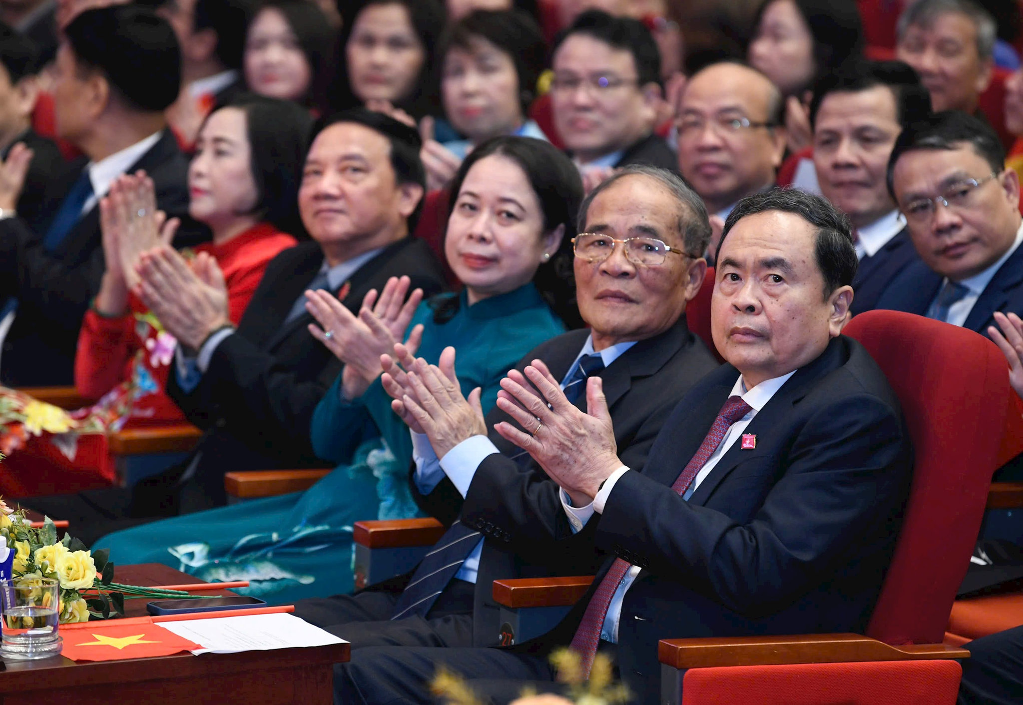 dai-bieu-1.jpg