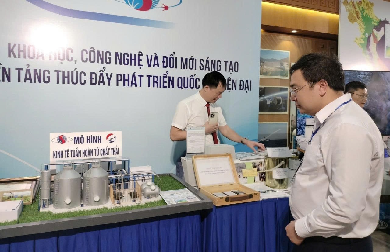 mo-hinh-kinh-te-tuan-hoan-tu-chat-thai-cua-vien-han-lam-khoa-hoc-va-cong-nghe-viet-nam-xu-ly-bun-thai-de-san-xuat-phan-bon-huu-co..jpg