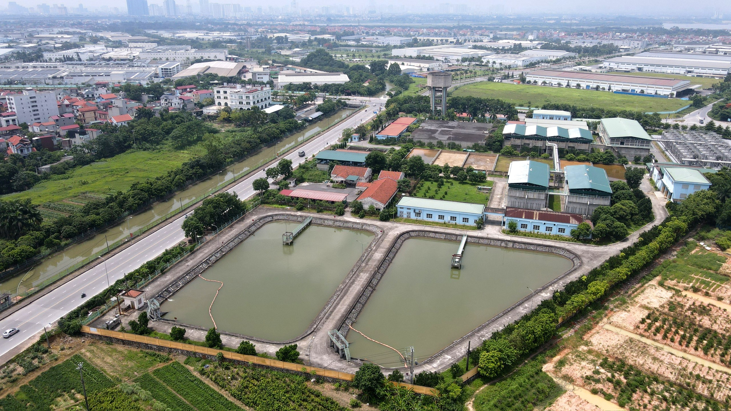 thanh-pho-ha-noi-trien-khai-nhieu-giai-phap-nham-nang-cao-nang-luc-san-xuat-va-phan-phoi-nuoc-sach.-trong-anh-nha-may-nuoc-bac-thang-long-xa-thien-loc-.-anh-quang-thai.jpg