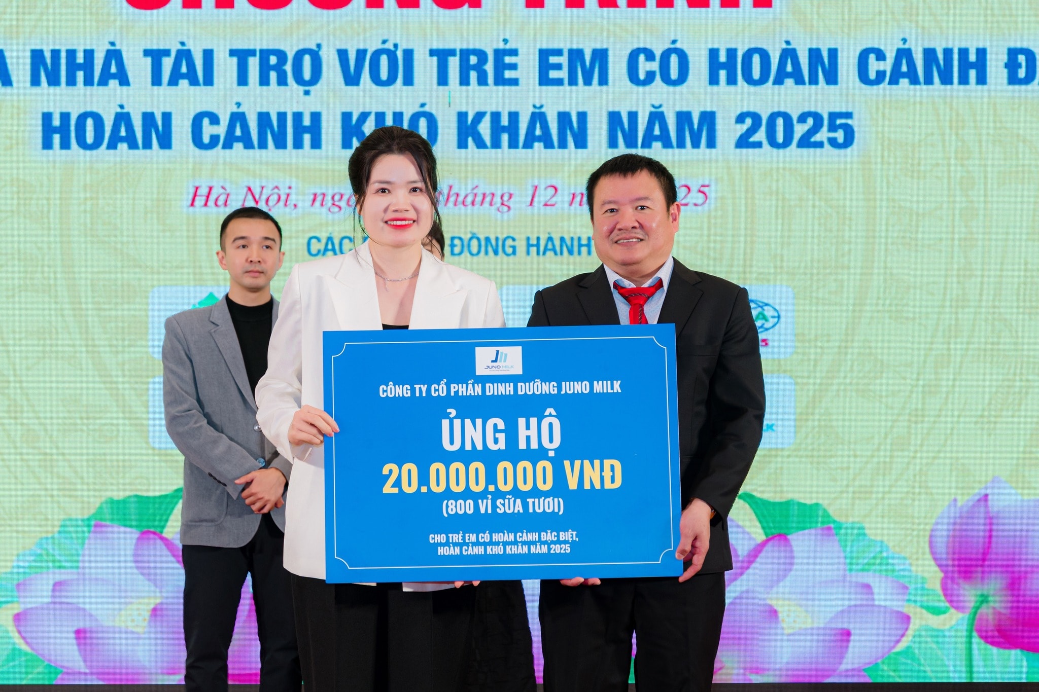 anh-1-ung-ho-sua-tuoi.jpg