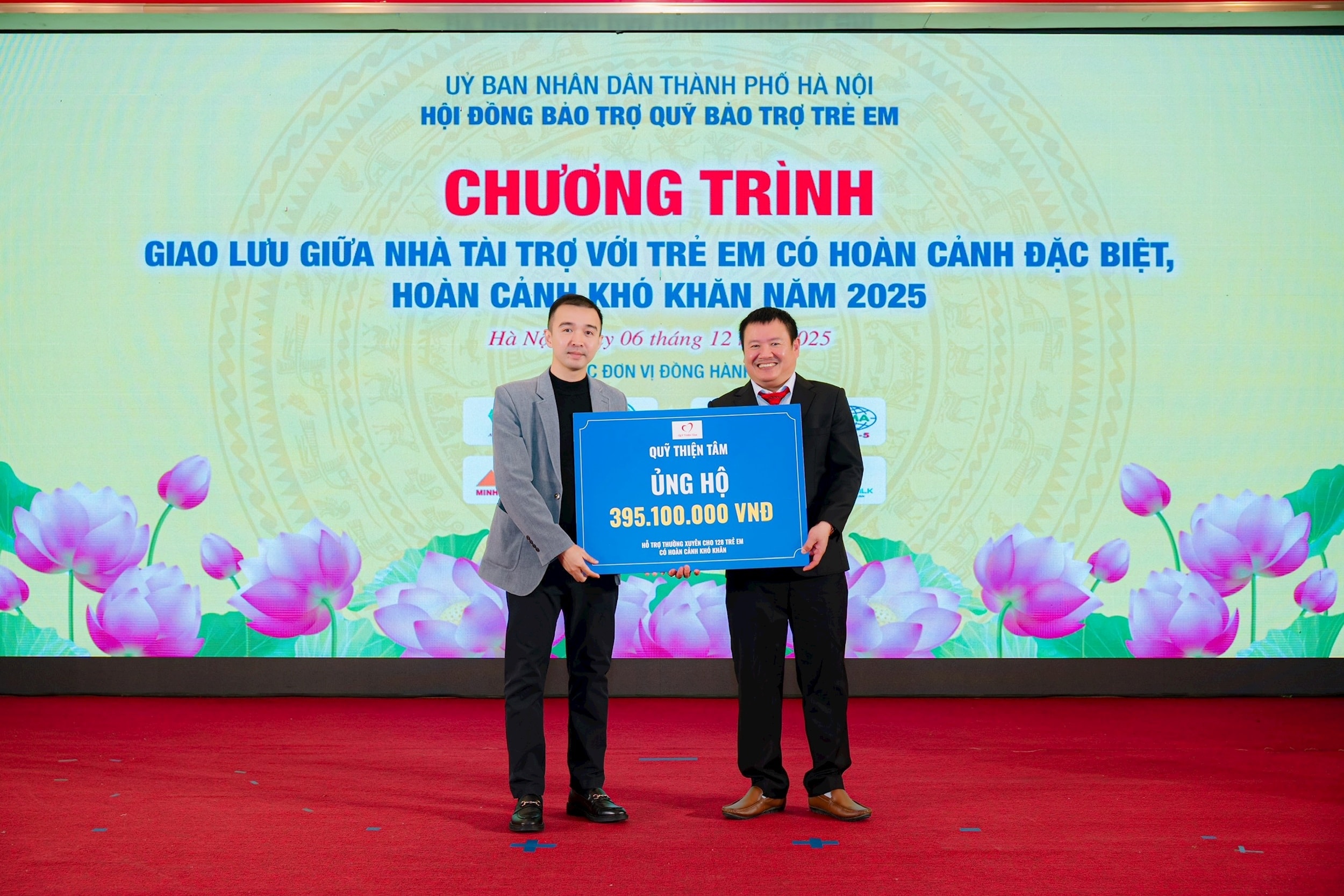 anh-1.-quy-thien-tam-trao-ung-ho-1-.jpg