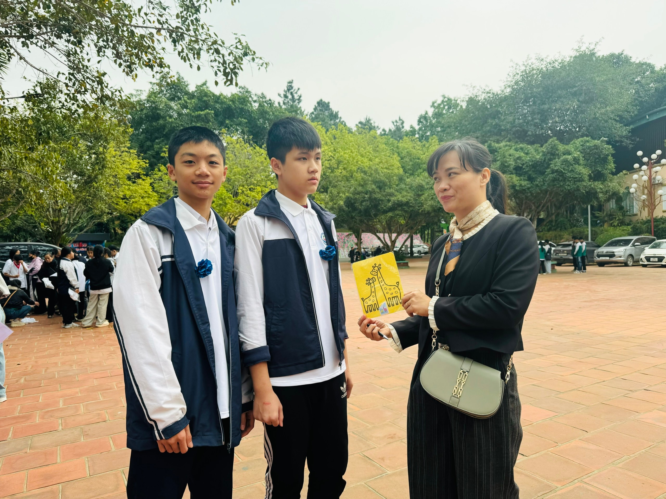 anh-1.-vui-truoc-gio-giao-luu.jpg