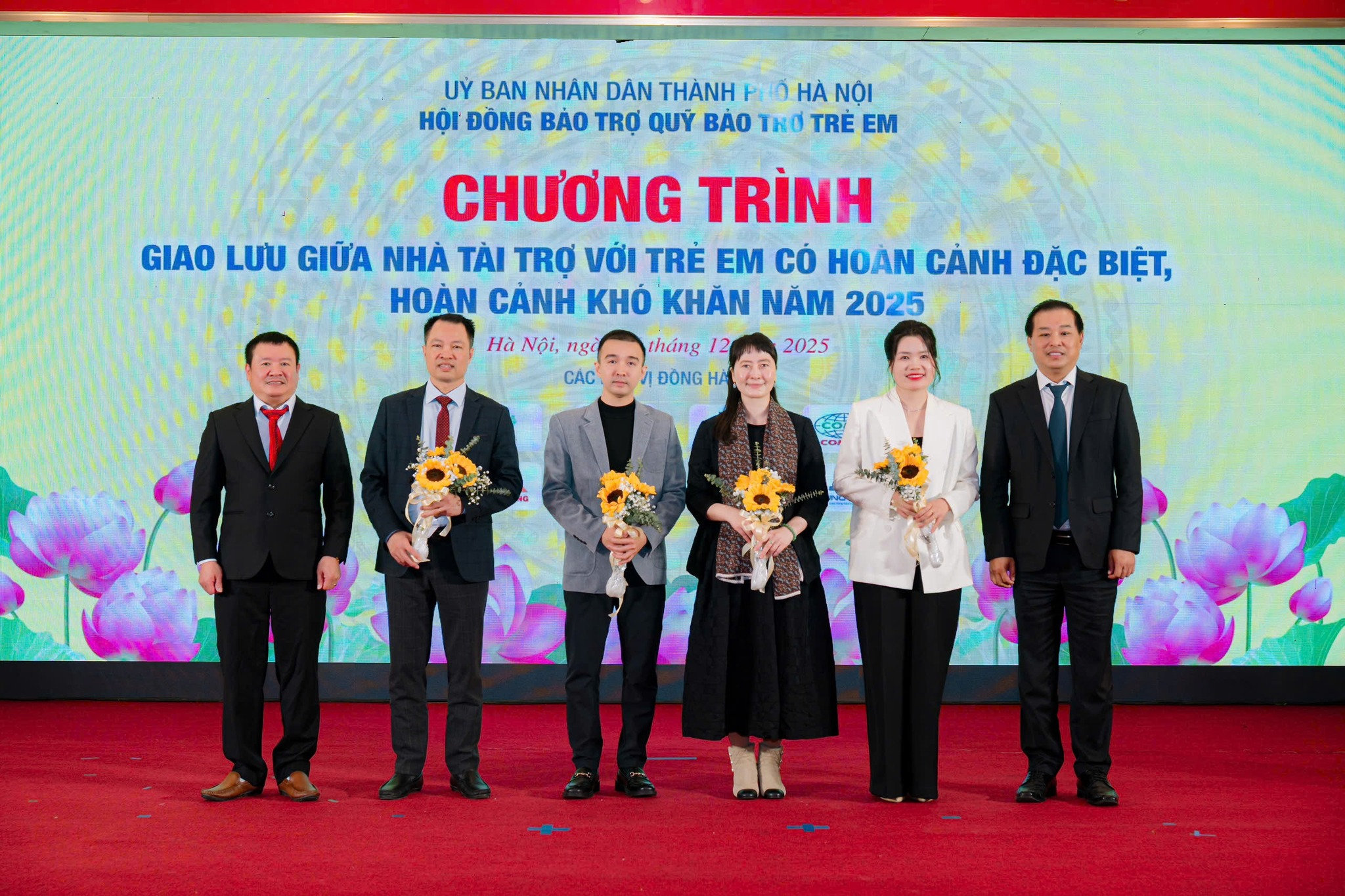 anh-2-vinh-danh-cac-nha-tai-tro.jpg