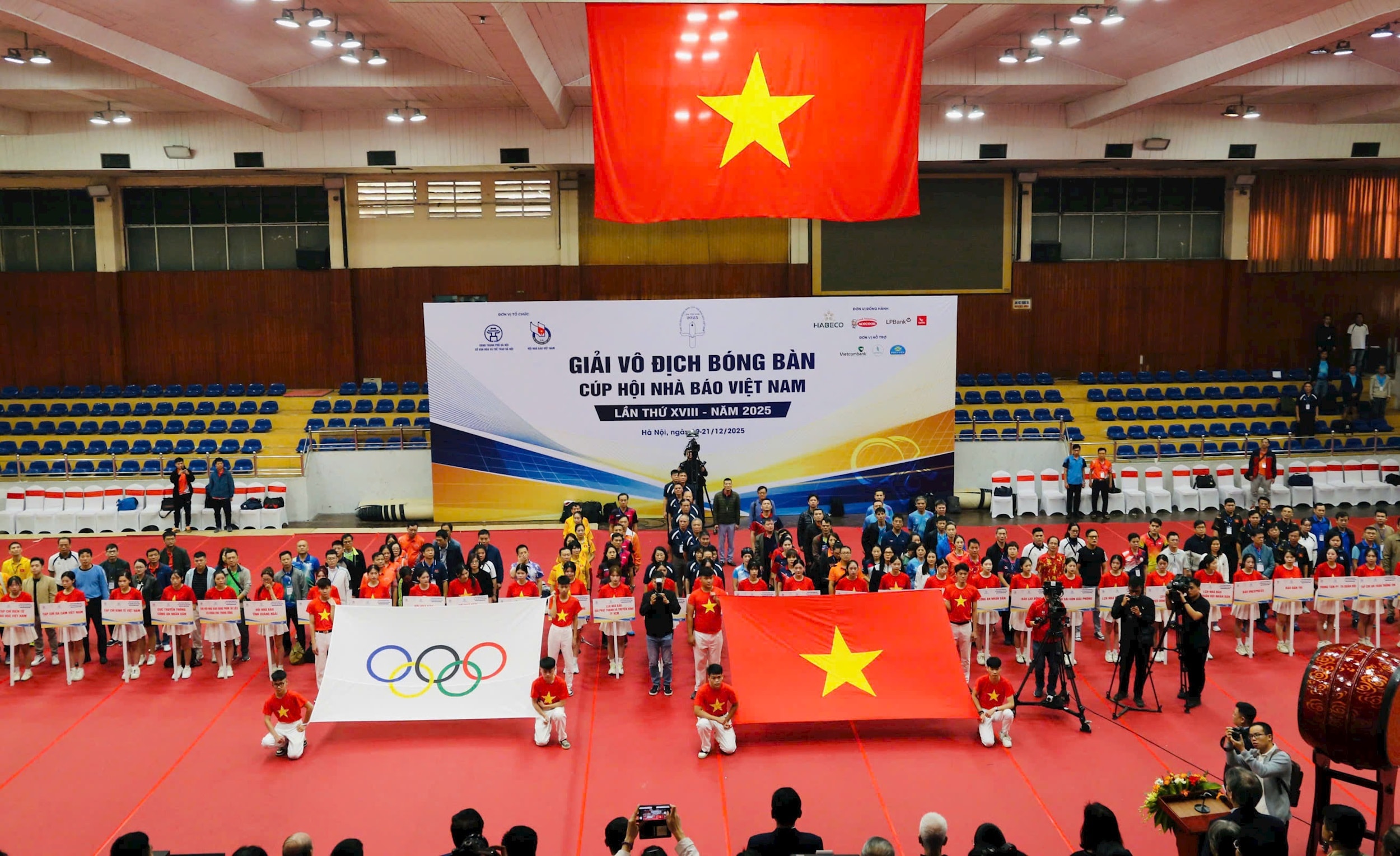 19-khai-mac-giai-bong-ban.jpg