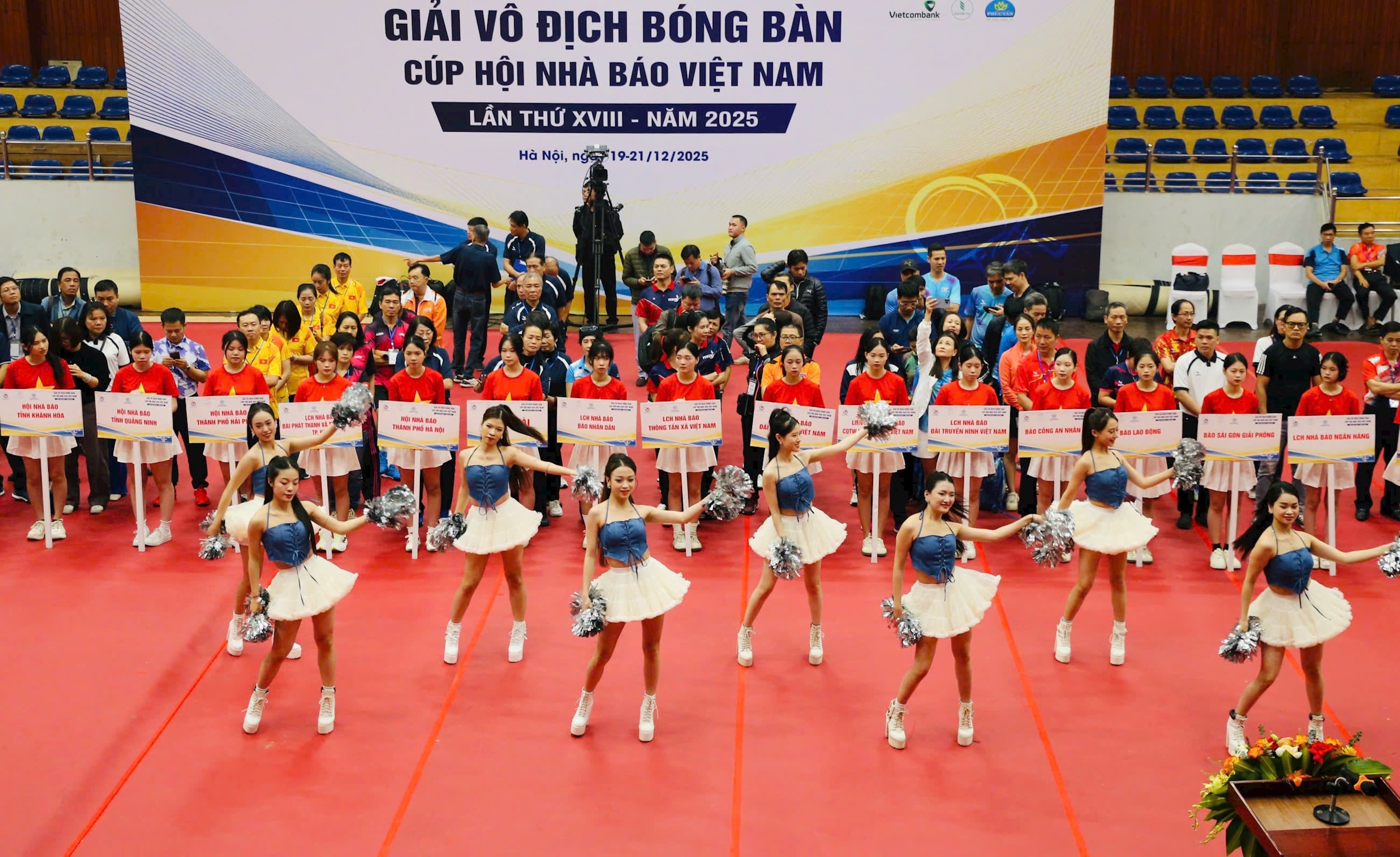 19-khai-mac2.jpg