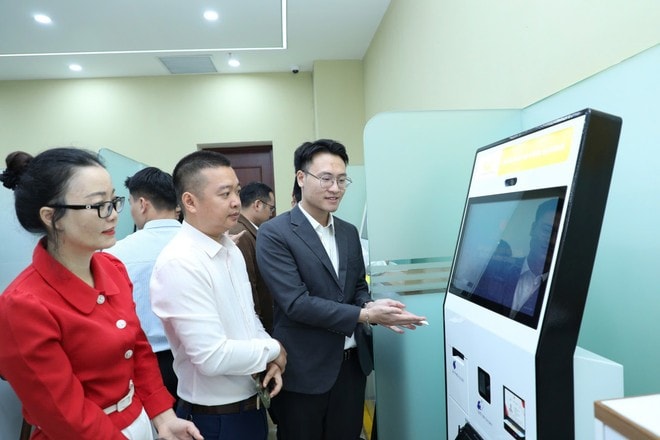 Bộ phận tiếp nhận và trả kết quả được bố trí tại tầng 1, Trụ sở Bộ Khoa học và Công nghệ (113 Trần Duy Hưng, Hà Nội), thể hiện rõ định hướng đưa dịch vụ hành chính công đến gần hơn với người dân và doanh nghiệp, ngay từ không gian tiếp cận đầu tiên. (Ảnh: Bộ Khoa học và Công nghệ)