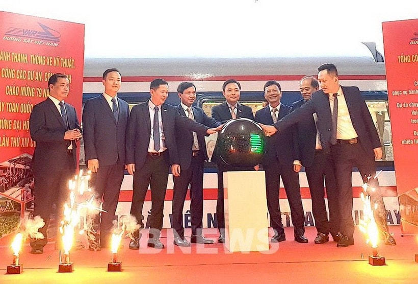 Lễ khánh thành 162 toa xe khách hiện đại của Đường sắt Việt Nam. (Ảnh: BNews/TTXVN)