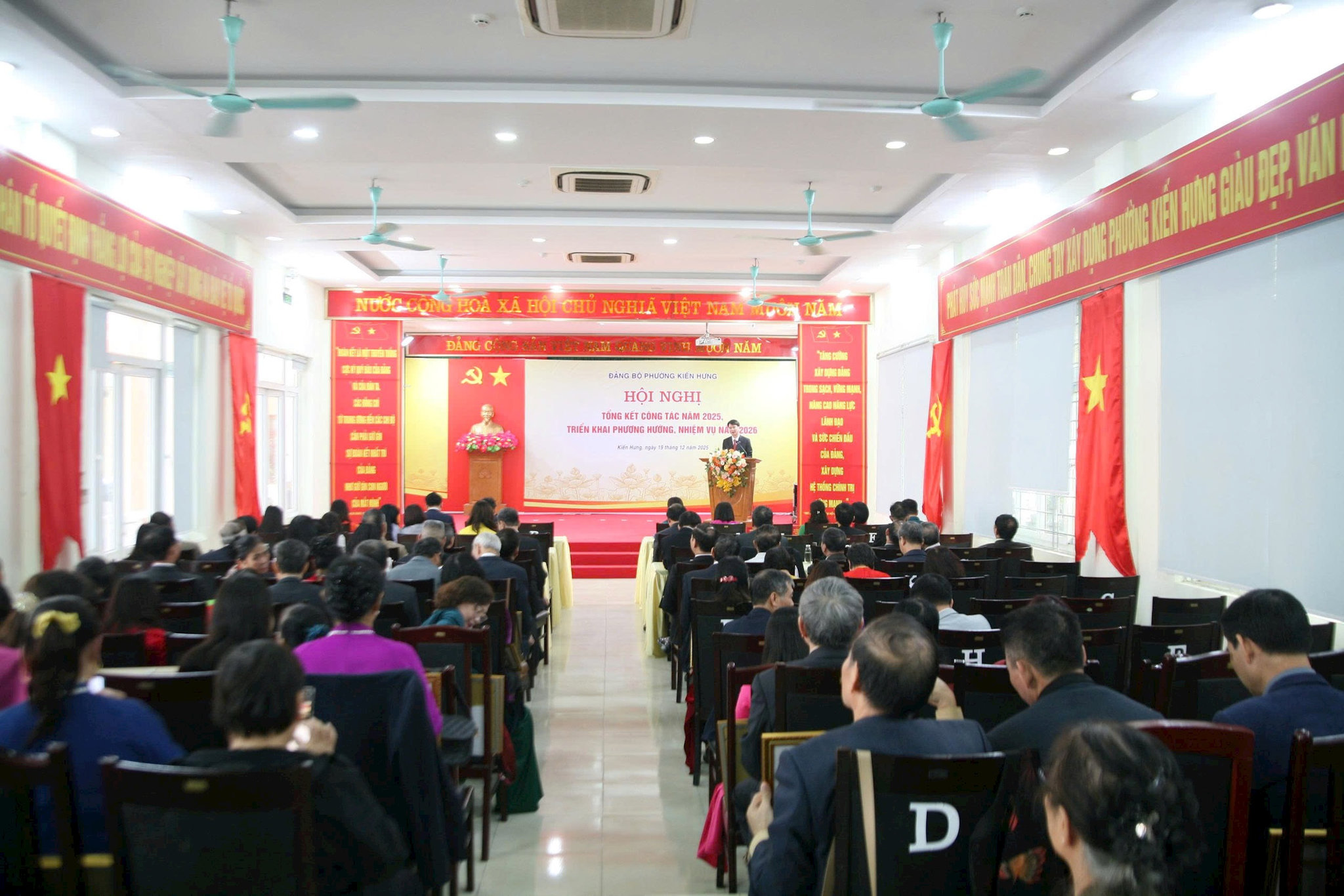 toan-canh-2.jpg
