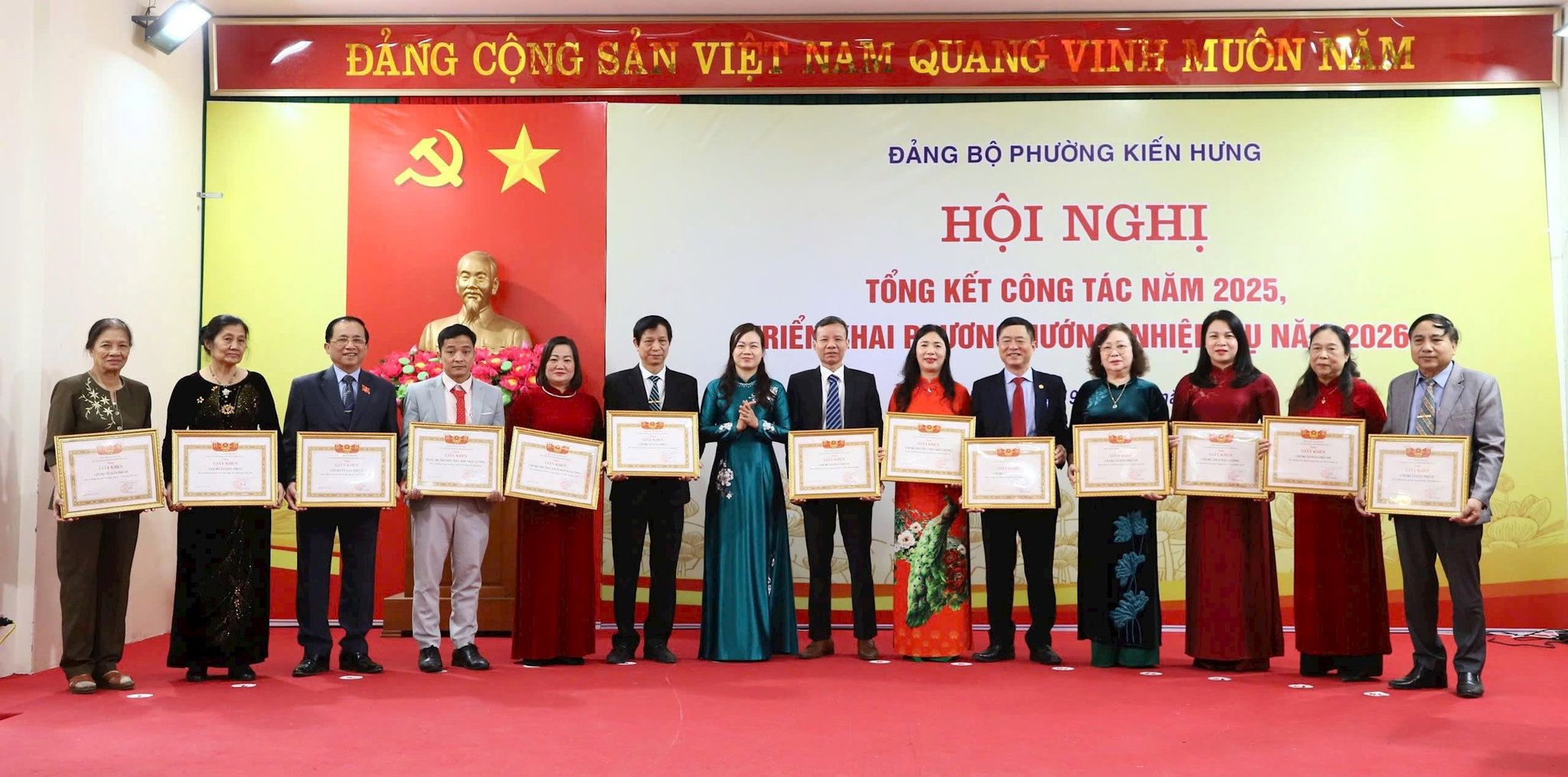 trao-thuong-pho-bt.jpg