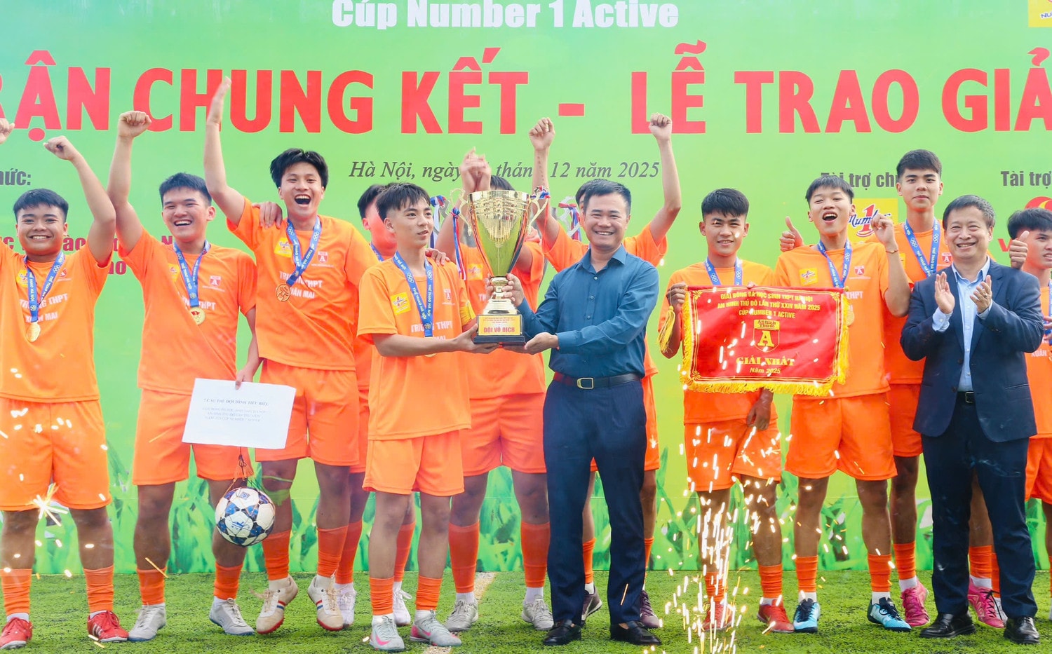 21-trao-cup1.jpeg
