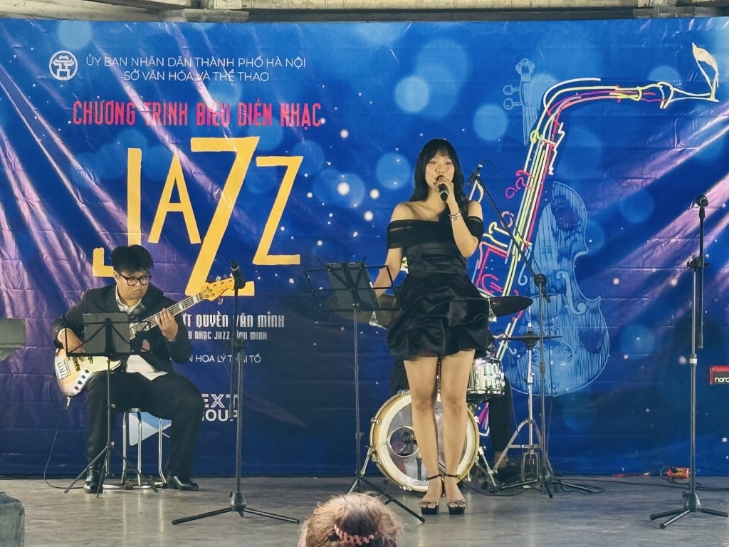 Ca sĩ trẻ Minh Thu hạnh phúc khi được thăng hoa với dòng nhạc mình đam mê