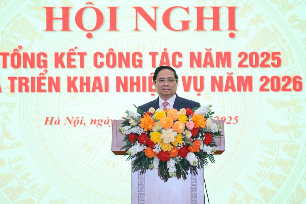 Thủ tướng đánh giá cao và biểu dương những nỗ lực, kết quả rất đáng ghi nhận của Bộ, ngành Xây dựng trong thời gian qua, hoàn thành và hoàn thành tốt các mục tiêu đã đề ra - Ảnh: VGP/Nhật Bắc
