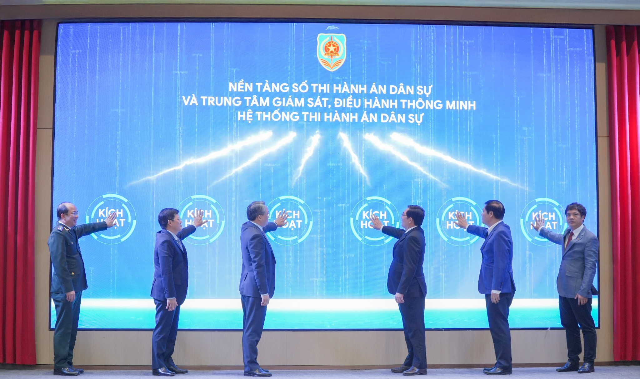 cac-dai-bieu-chinh-thuc-kich-hoat-nen-tang-so-thi-hanh-an-dan-su-va-trung-tam-giam-sat-dieu-hanh-thong-minh-ioc-thads..jpg