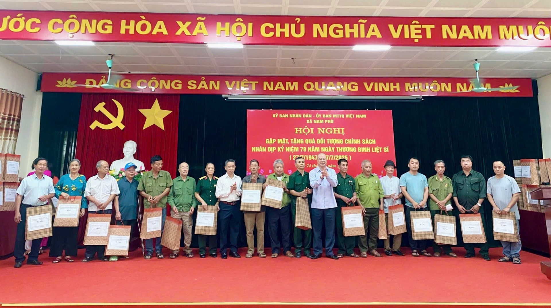 nam-phu-1-1-.jpg