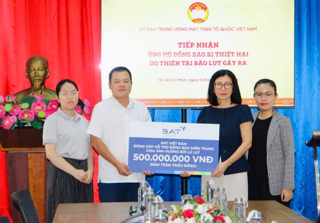 BAT Việt Nam hỗ trợ 500 triệu đồng thông qua Mặt trận Tổ quốc Việt Nam nhằm giúp người dân miền Trung sớm ổn định cuộc sống sau bão lũ.