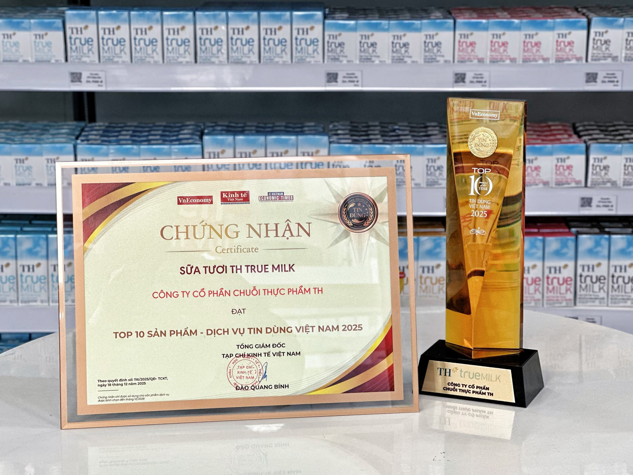 Sữa tươi sạch TH true MILK được vinh danh Top 10 sản phẩm - dịch vụ