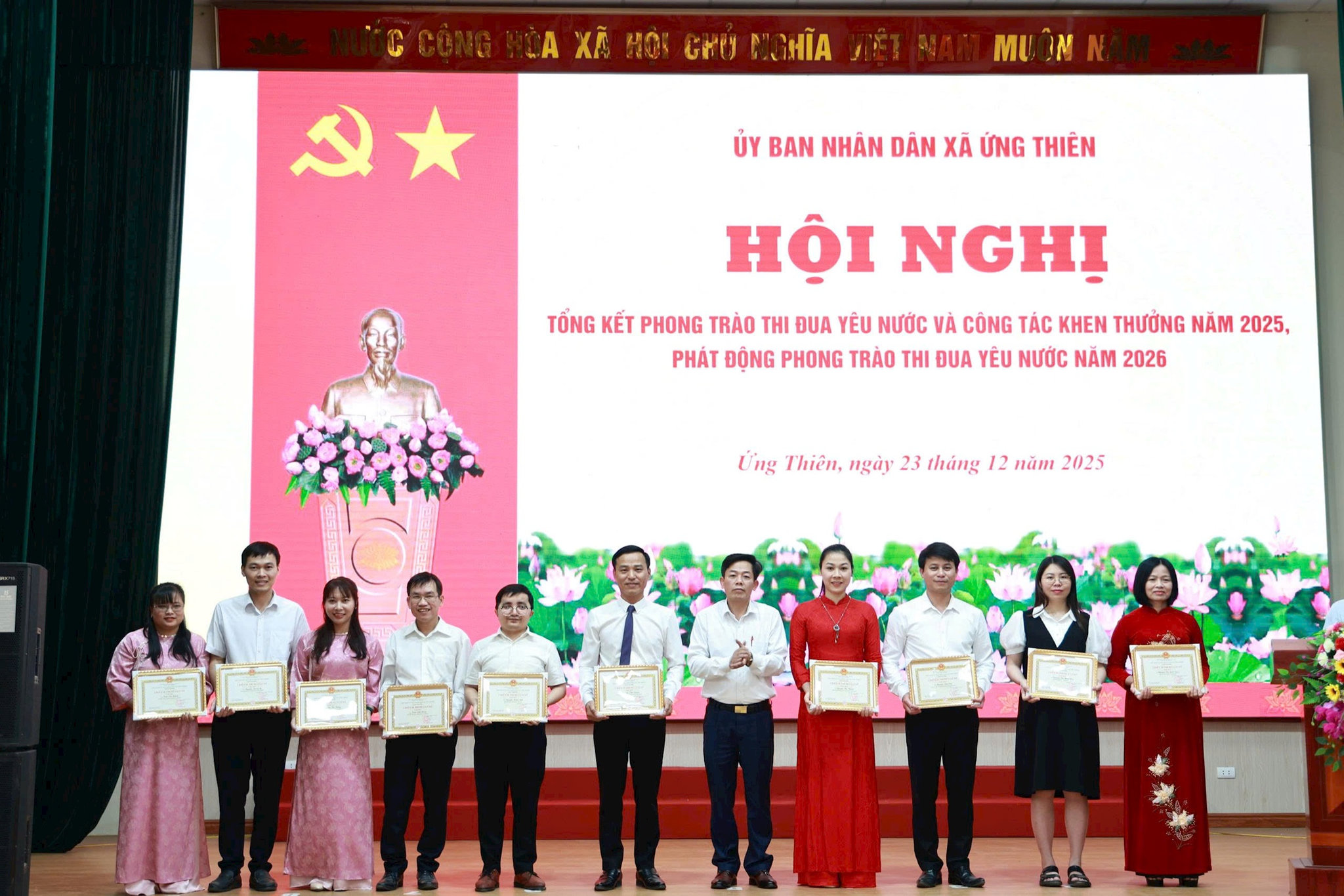 ung-thien-khen-thuong1.jpg