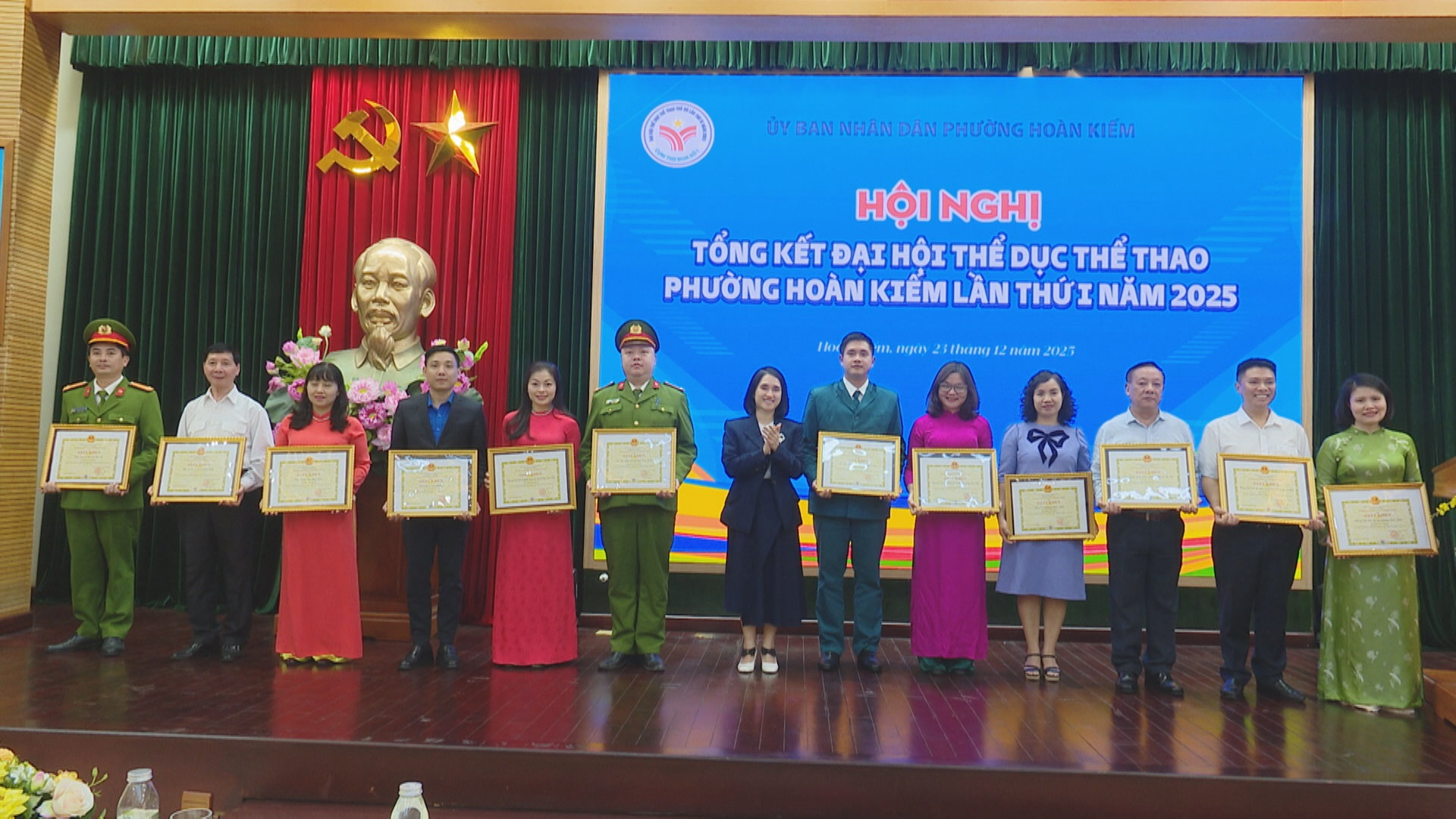 23-hoan-kiem-khen-thuong2.jpg