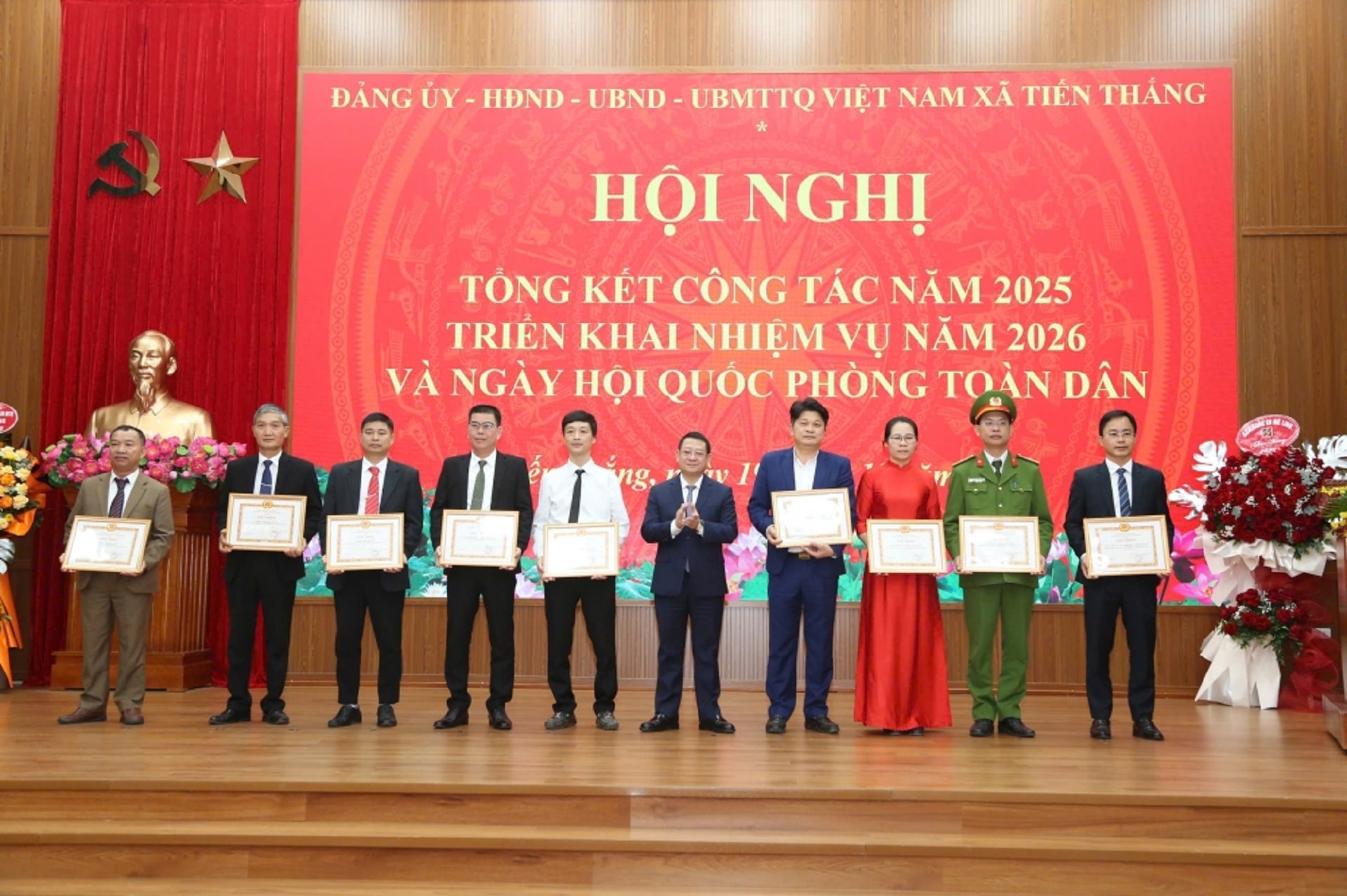 khen-thuong-tien-thang123.jpg