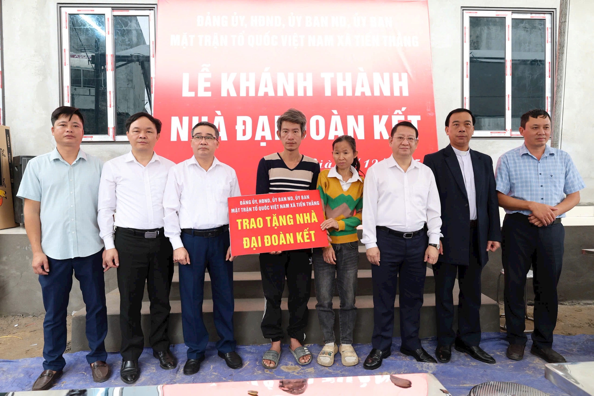 trao-nha-tien-thang.jpg