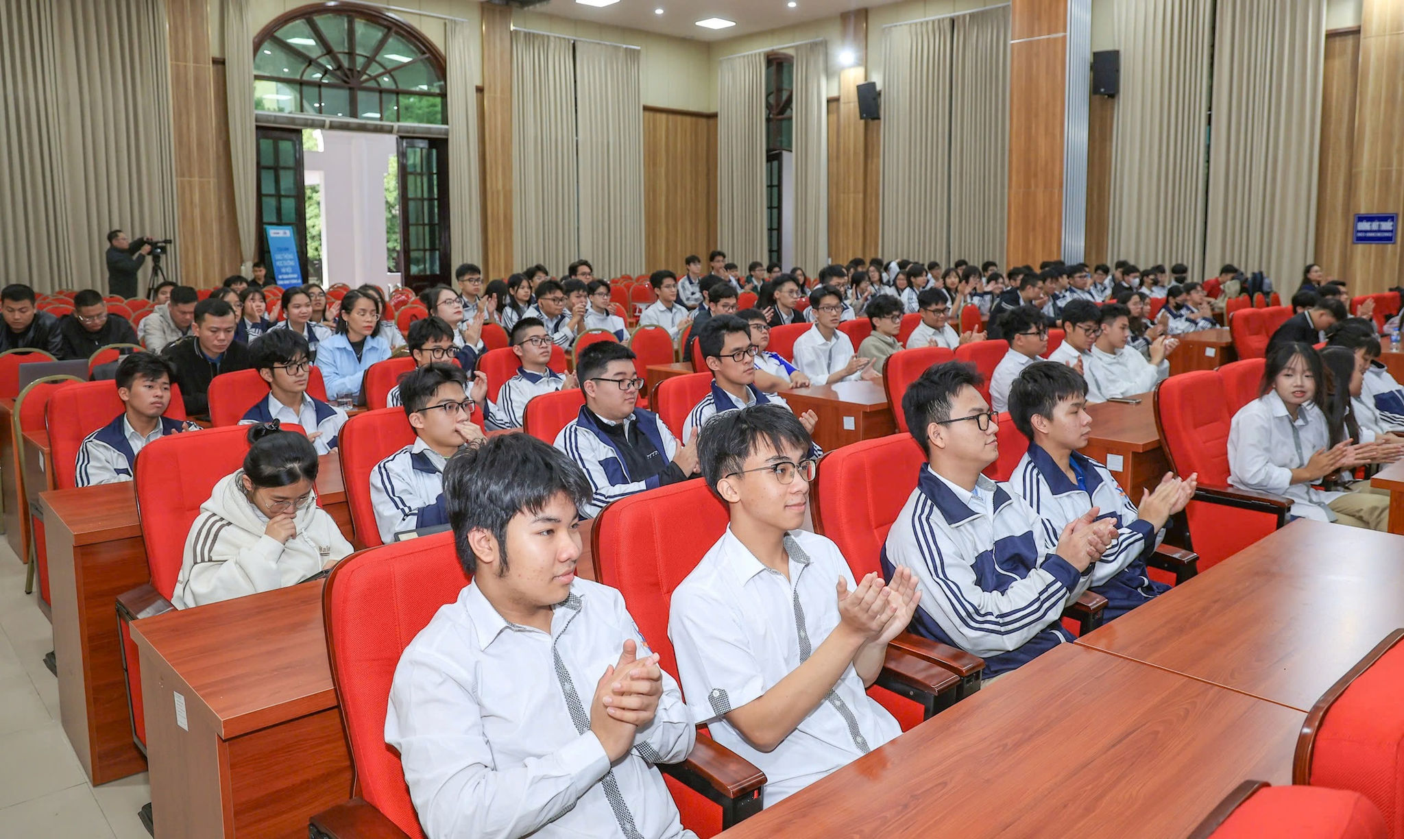 hoc-sinh.jpg
