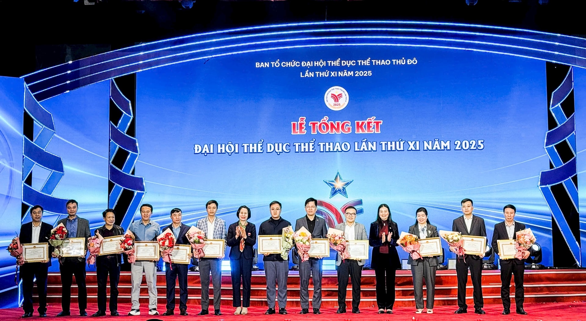 26-trao-tang-bang-khen2.jpg