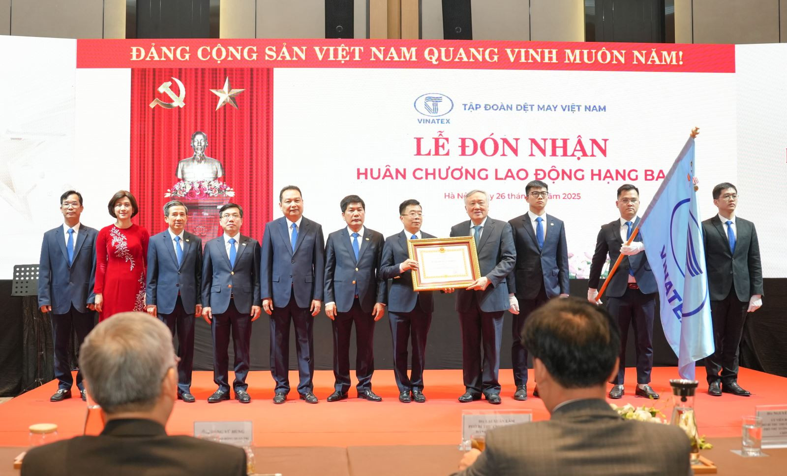 vinatex-nhan-huan-chuong-lao-dong.jpeg