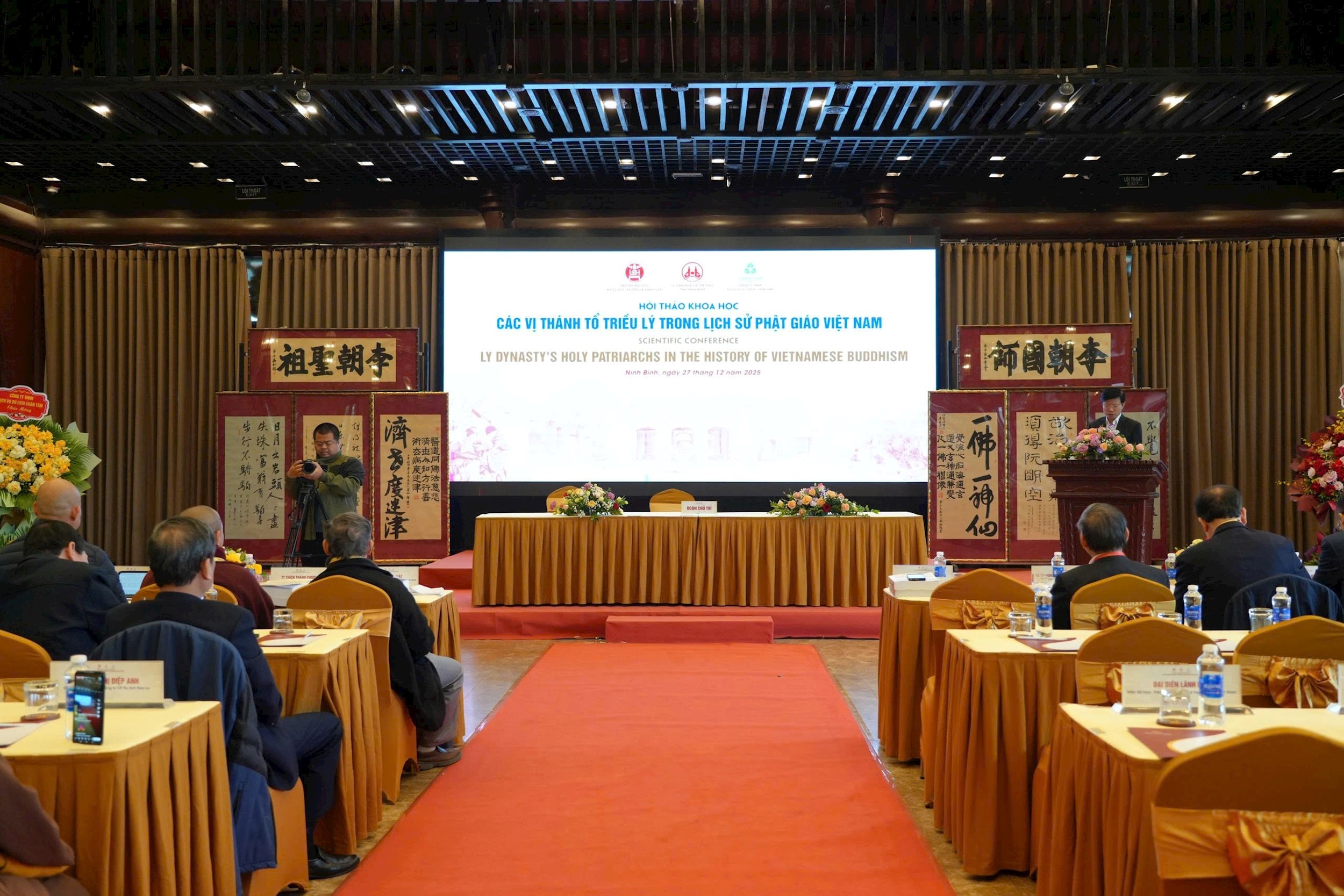 2712-dhkhxh-nv-hoi-thao-ve-phat-giao-2.jpg