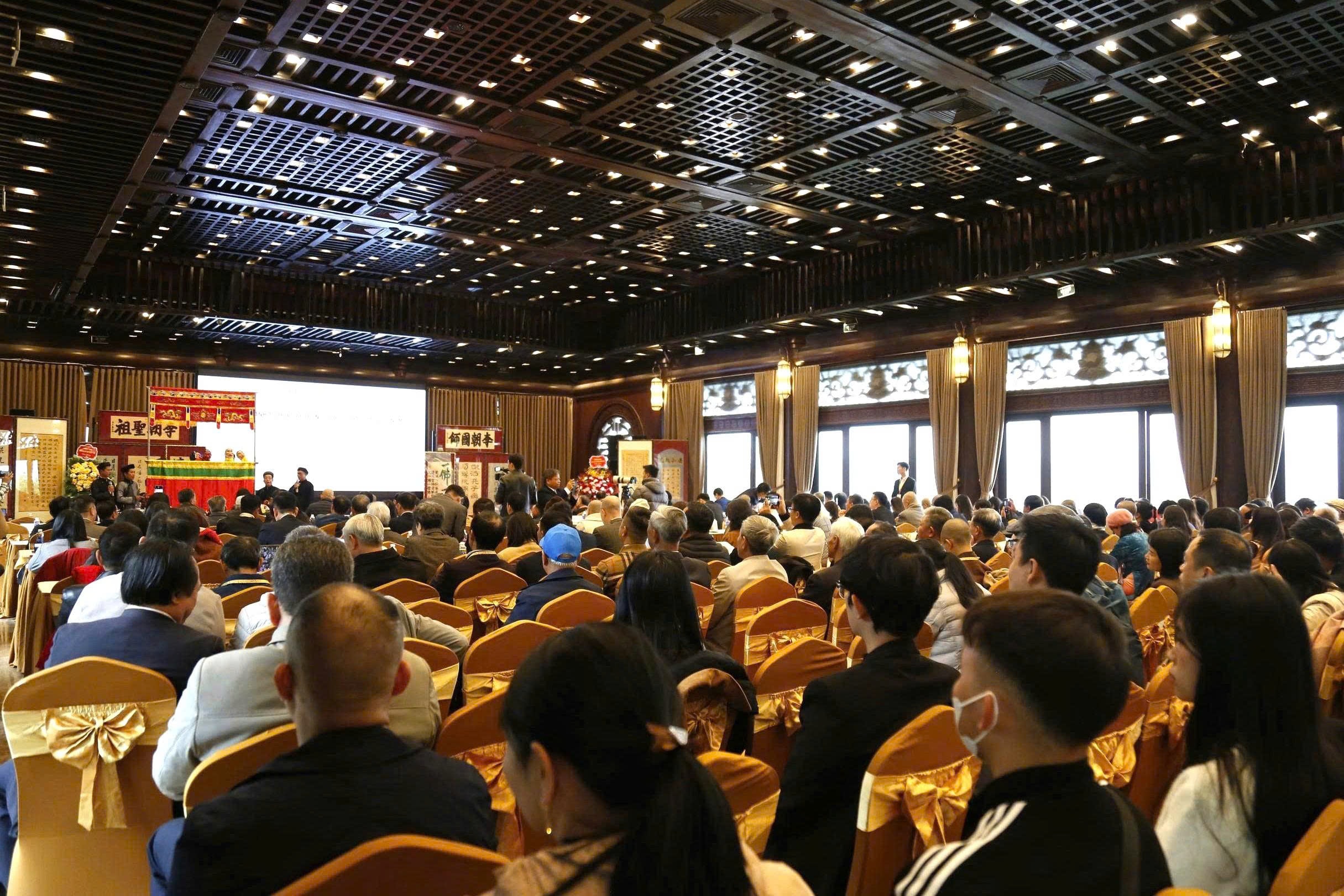 2712-dhkhxh-nv-hoi-thao-ve-phat-giao-5.jpg