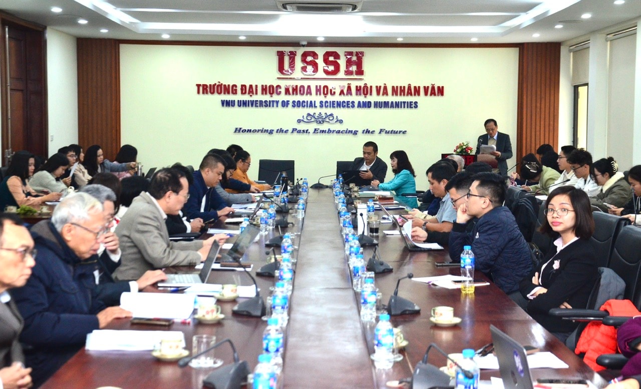 2712-dhkhxh-nv-hoi-thao-ve-triet-hoc-5.jpg