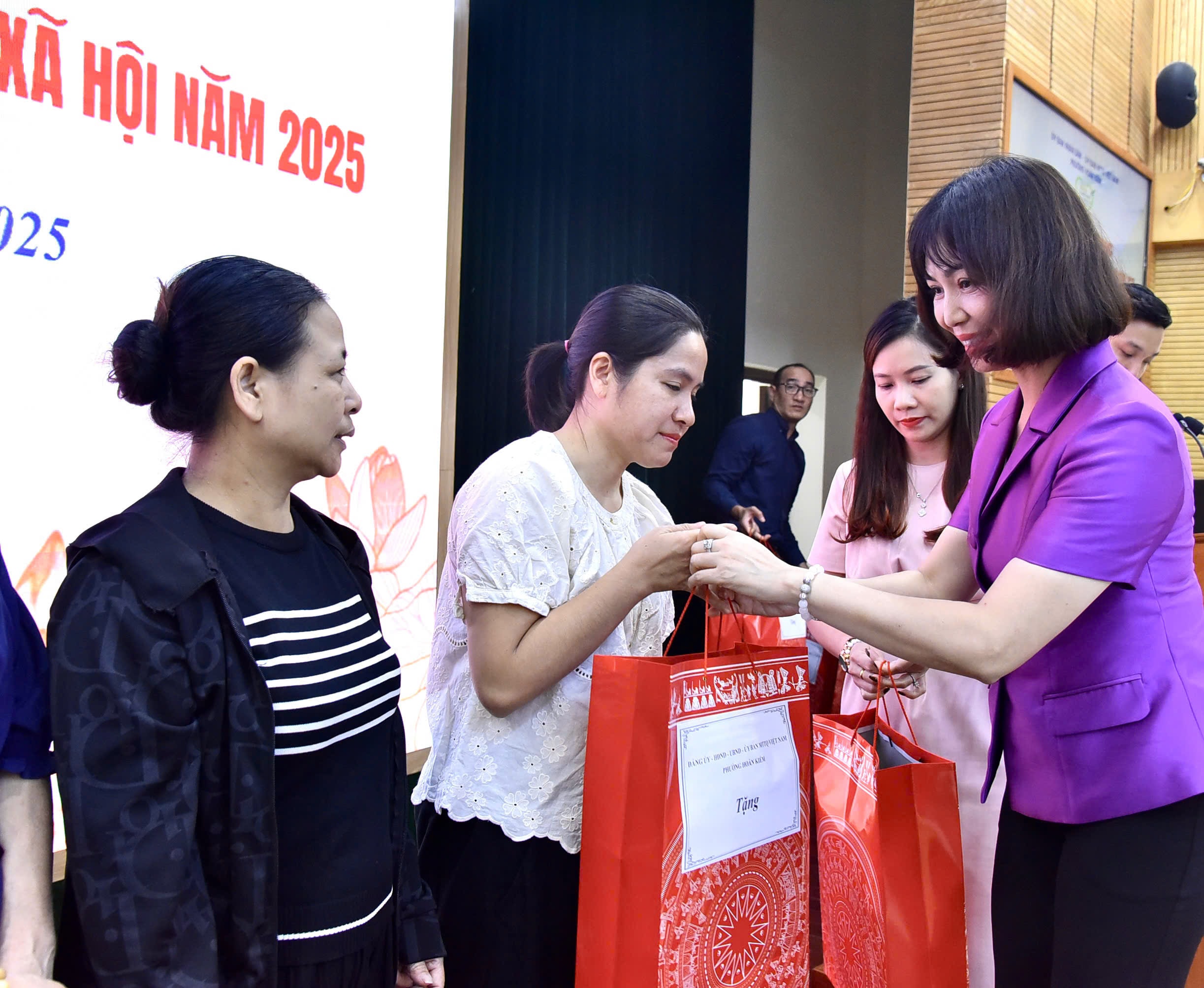 hk-qua-6-nhan-.jpg