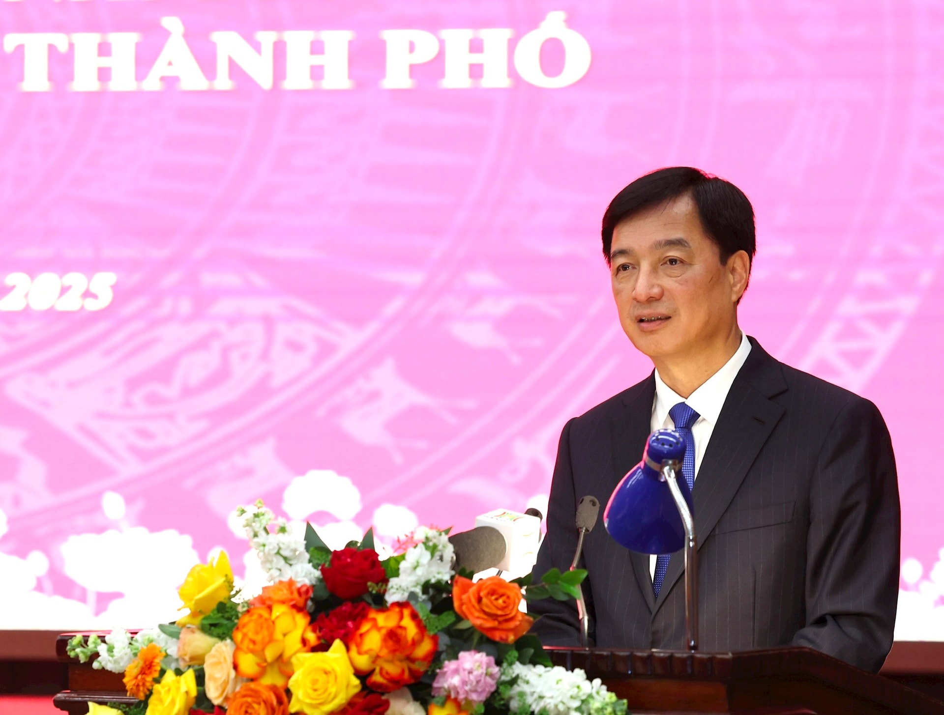 Bí thư Thành ủy Hà Nội Nguyễn Duy Ngọc phát biểu kết luận hội nghị. Ảnh: Viết Thành