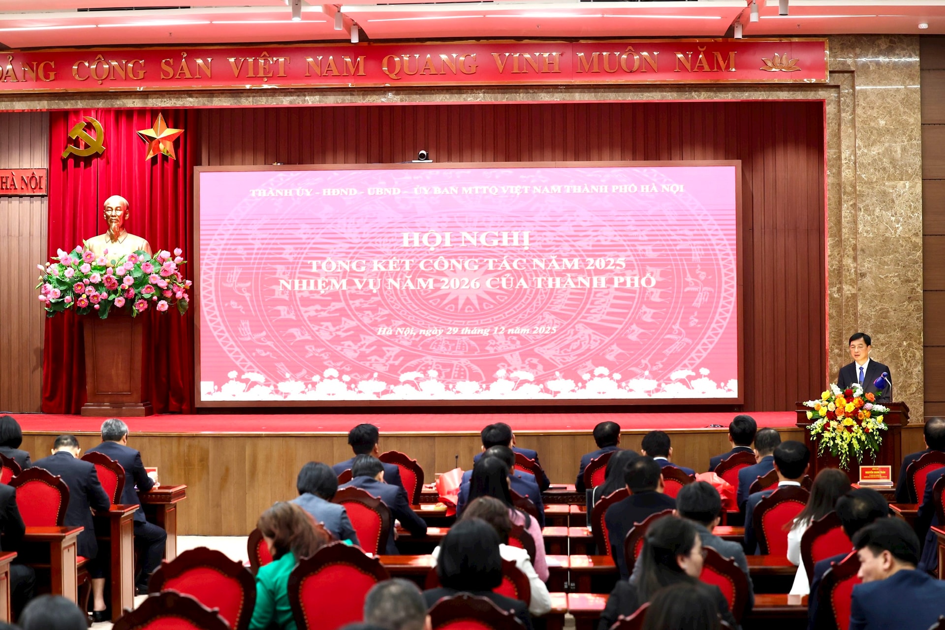 Bí thư Thành ủy Hà Nội Nguyễn Duy Ngọc phát biểu kết luận hội nghị. Ảnh: Viết Thành