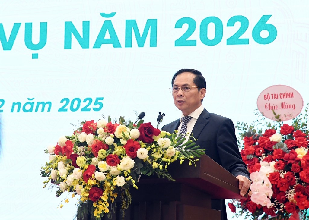 Phó Thủ tướng Bùi Thanh Sơn đánh giá, năm 2025, mặc dù phải đối mặt với nhiều khó khăn nhưng Vinachem đã đạt được nhiều thành quả rất đáng tự hào - Ảnh: VGP/Hải Minh Phó Thủ tướng Bùi Thanh Sơn đánh giá, năm 2025, mặc dù phải đối mặt với nhiều khó khăn nhưng Vinachem đã đạt được nhiều thành quả rất đáng tự hào - Ảnh: VGP/Hải Minh