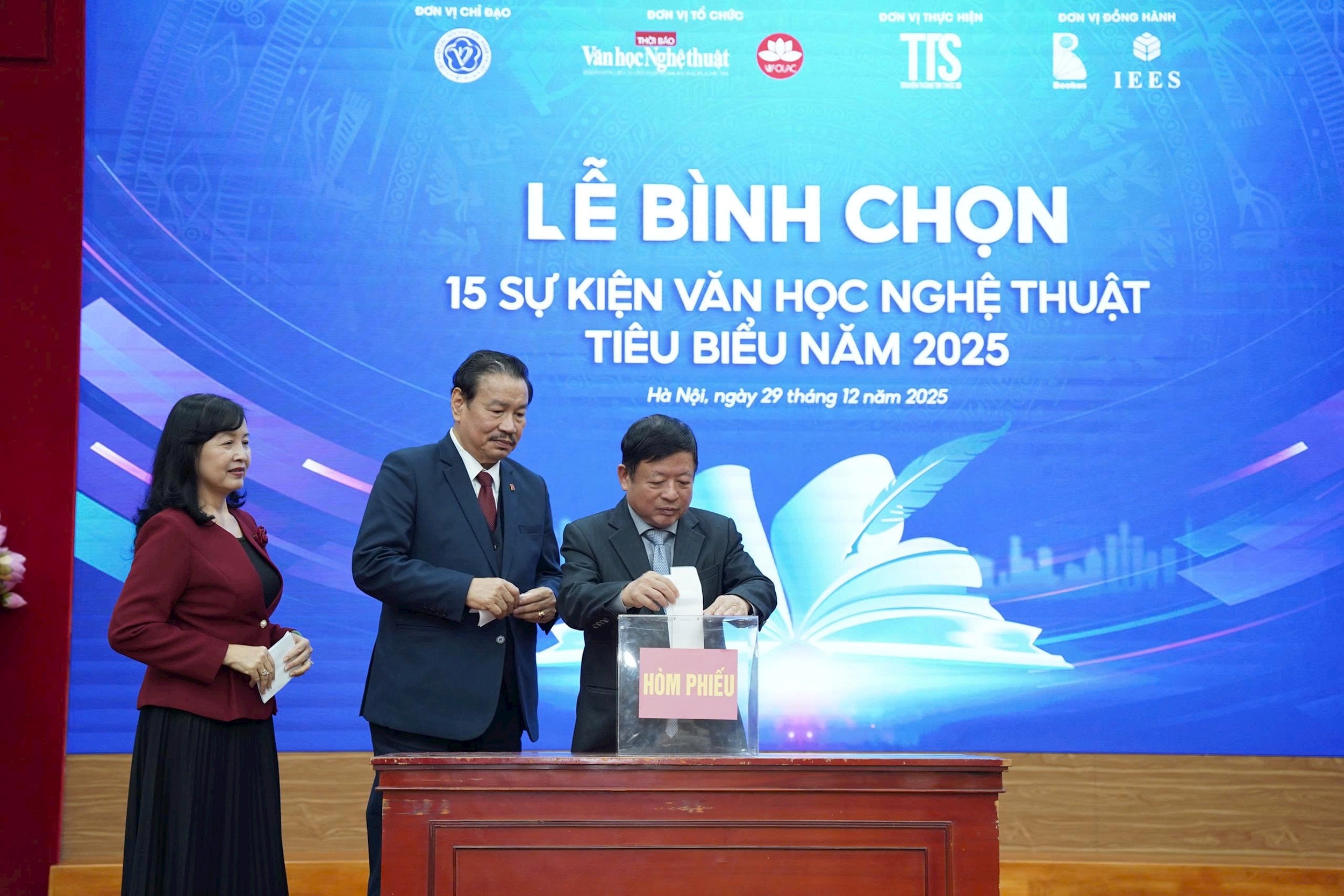 binh-chon-vhnt(1).jpg