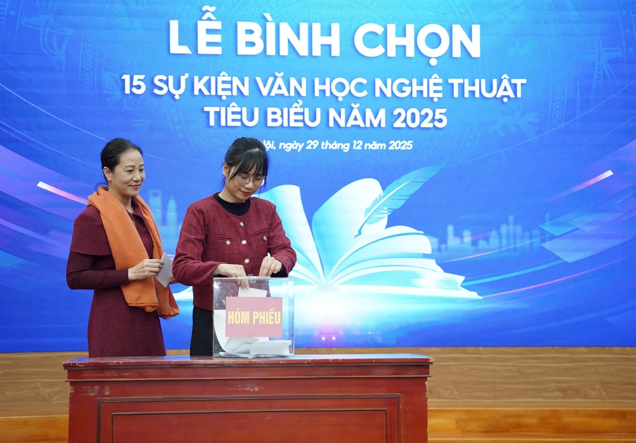 binh-chon-vhnt-dai-bieu.jpg