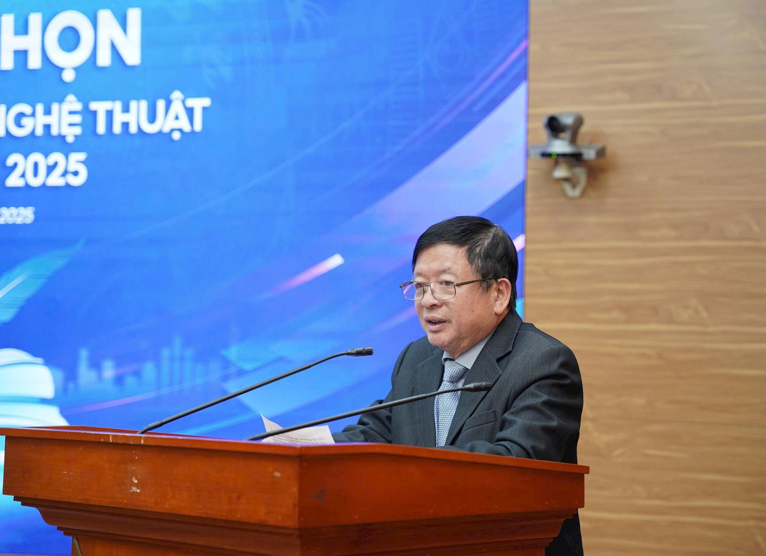 binh-chon-vhnt-do-hong-quan.jpg