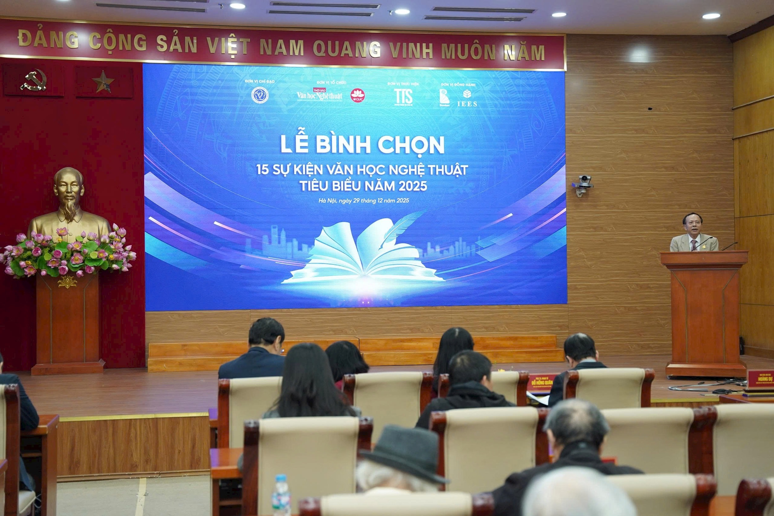 binh-chon-vhnt-quang-canh.jpg