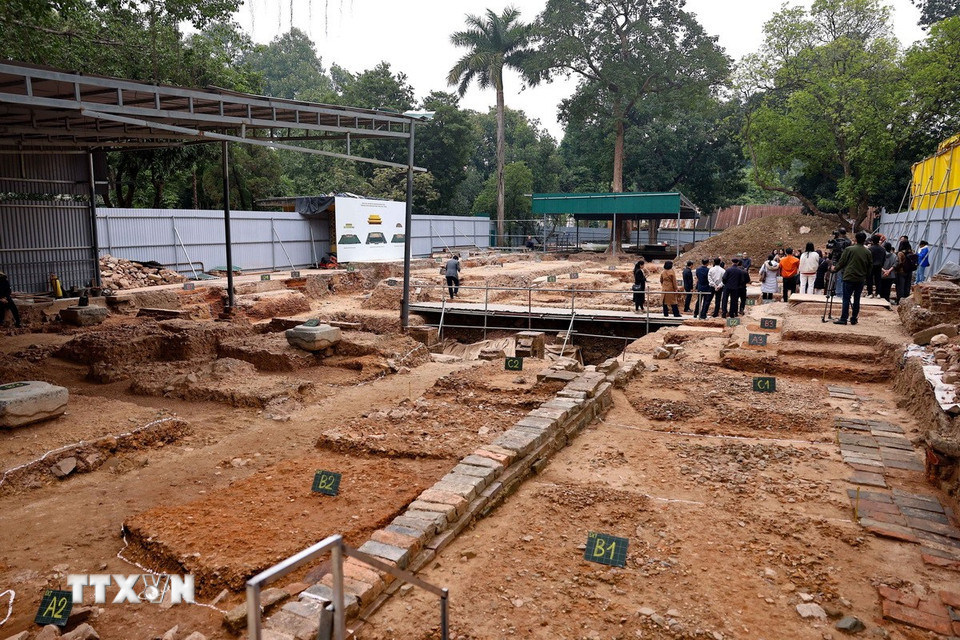 Cuộc khai quật đã làm sáng tỏ quy mô và nền móng kiến trúc Chính điện Kính Thiên thời Lê, điện Long Thiên thời Nguyễn và lần đầu tiên phát hiện dấu tích văn hóa thời Lý, Trần, Tiền Thăng Long ở đây. (Ảnh: Thanh Tùng/TTXVN)