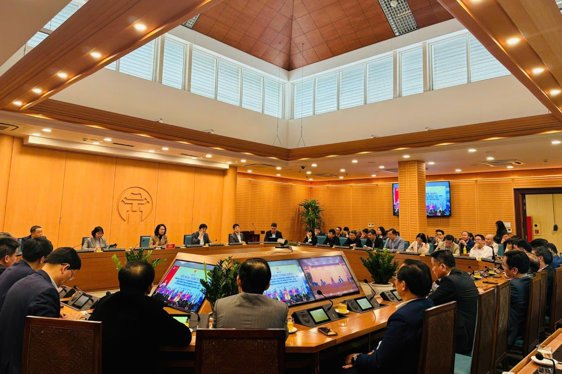 quang-canh-hoi-nghi-29-12.jpg