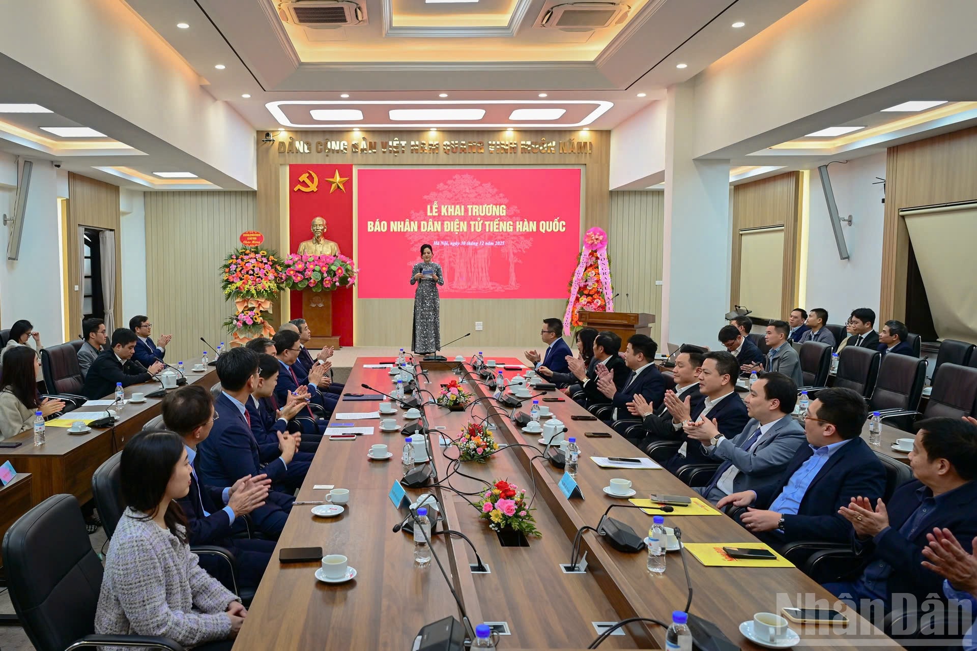 Quang cảnh buổi lễ. (Ảnh: BẢO LONG) ndo_br_z7380774489993-85b7900f2db5f5ccb941f7566651d3b4.jpg