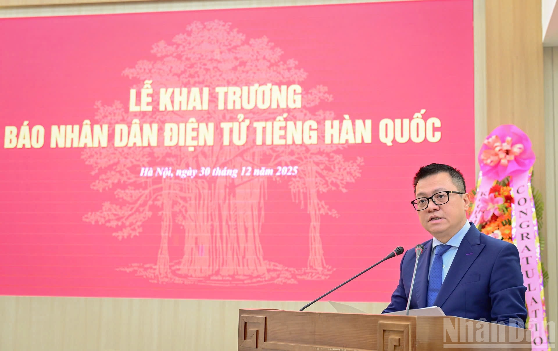 Đồng chí Lê Quốc Minh, Ủy viên Trung ương Đảng, Tổng Biên tập Báo Nhân Dân, Phó Trưởng Ban Tuyên giáo và Dân vận Trung ương, Chủ tịch Hội Nhà báo Việt Nam phát biểu về những điểm nhấn của trang Nhân Dân điện tử tiếng Hàn Quốc. (Ảnh: BẢO LONG) ndo_br_z7380774557855-f4759617600fbbf67847c1bf24fa6179.jpg