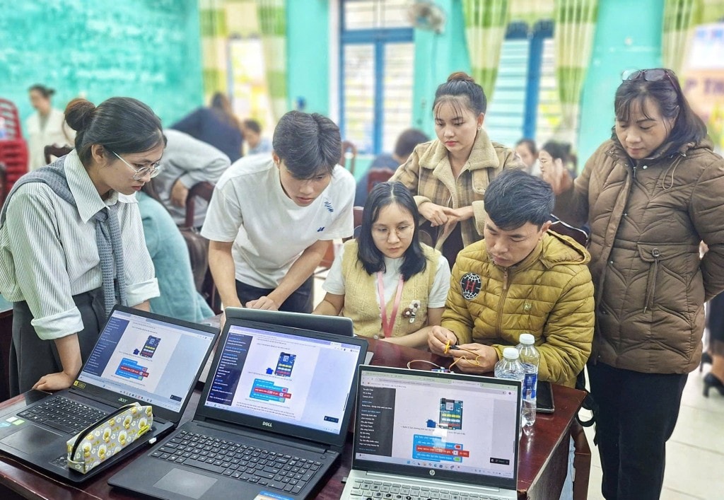 Các giáo viên được hướng dẫn thiết kế kế hoạch dạy học STEM và triển khai hiệu quả các bài dạy STEM trong thực tế