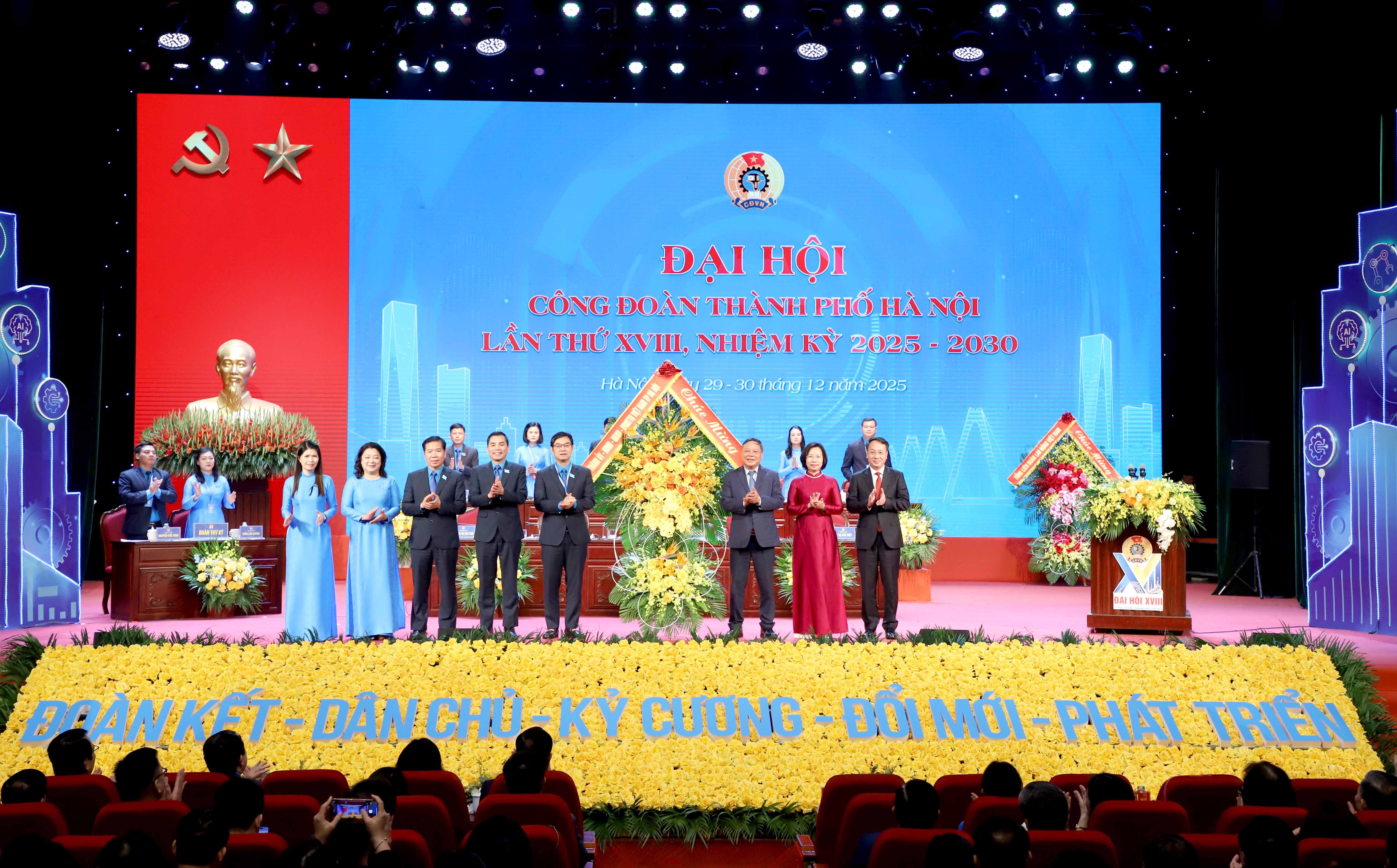 TRỰC TUYẾN: Đại hội Công đoàn thành phố Hà Nội lần thứ XVIII, nhiệm kỳ 2025 - 2030