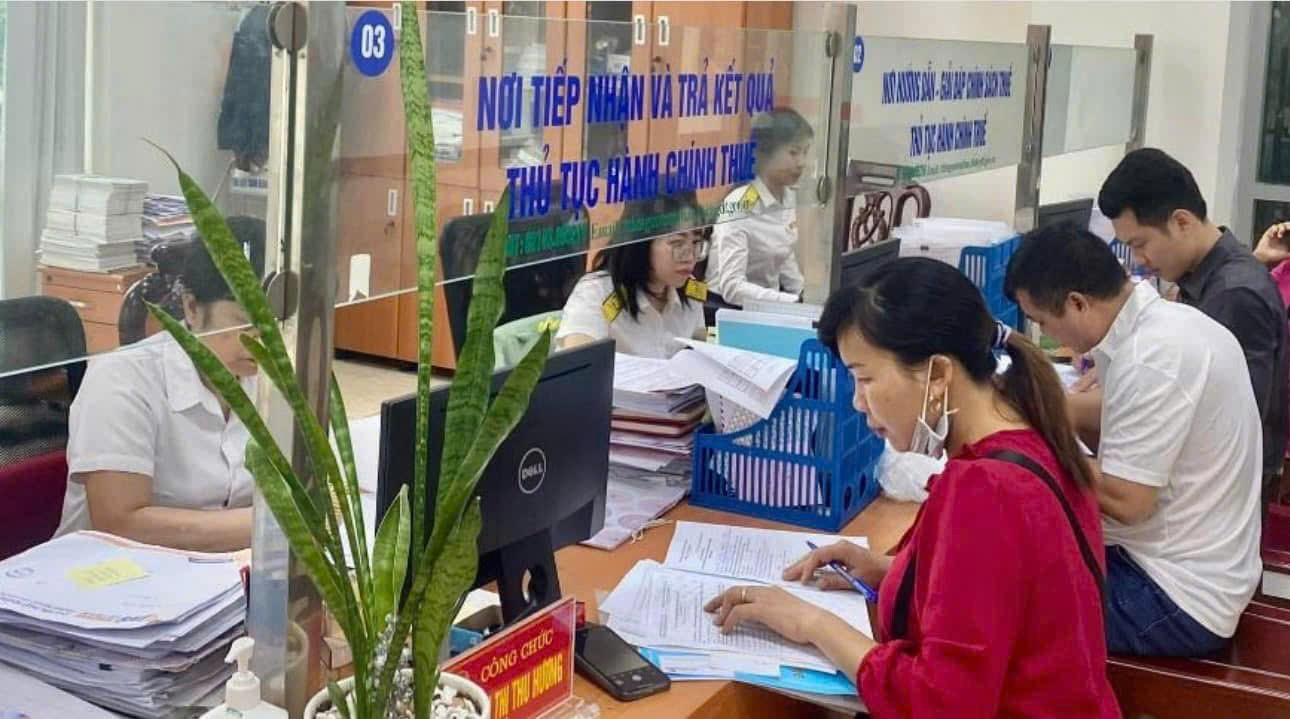 Thu ngân sách là 1 trong 10 sự kiện nổi bật của ngành Tài chính năm 2025. (Trong ảnh: Giao dịch tại cơ quan thuế. Ảnh: CTV).