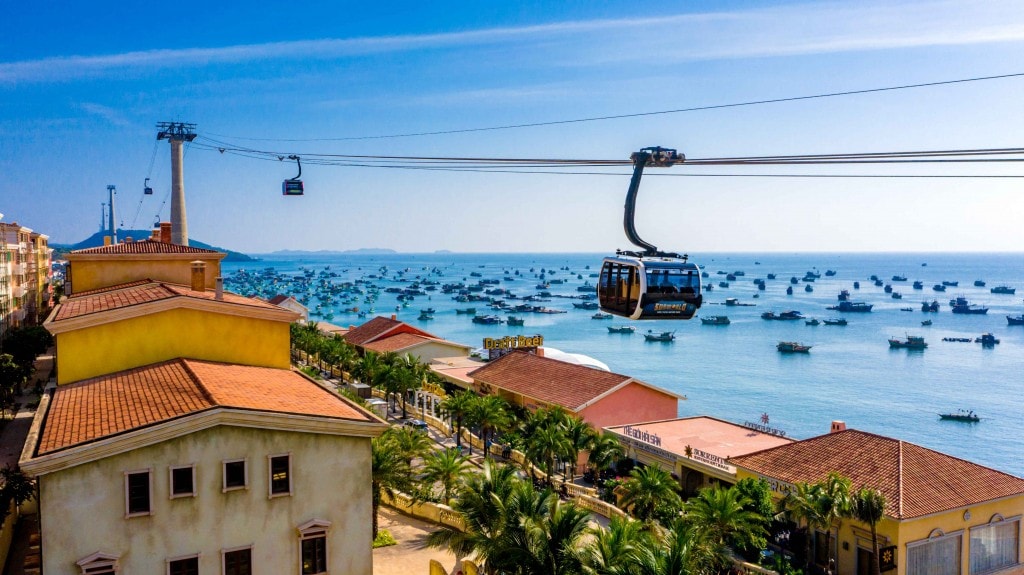 Tuyến cáp treo kỷ lục mở ra hành trình khám phá độc bản tại Nam Phú Quốc.