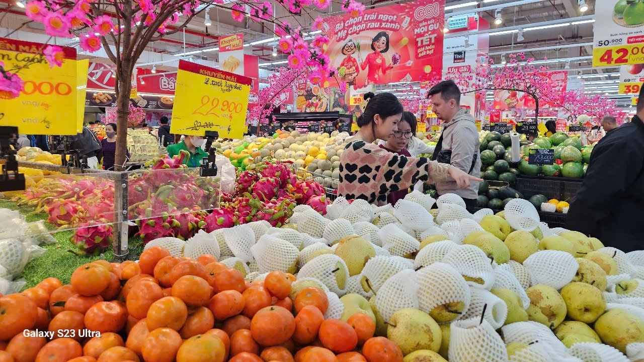 [Podcast] Tin tức ngày 2-1: Không khí mua sắm sôi động trong kỳ nghỉ Tết Dương lịch
