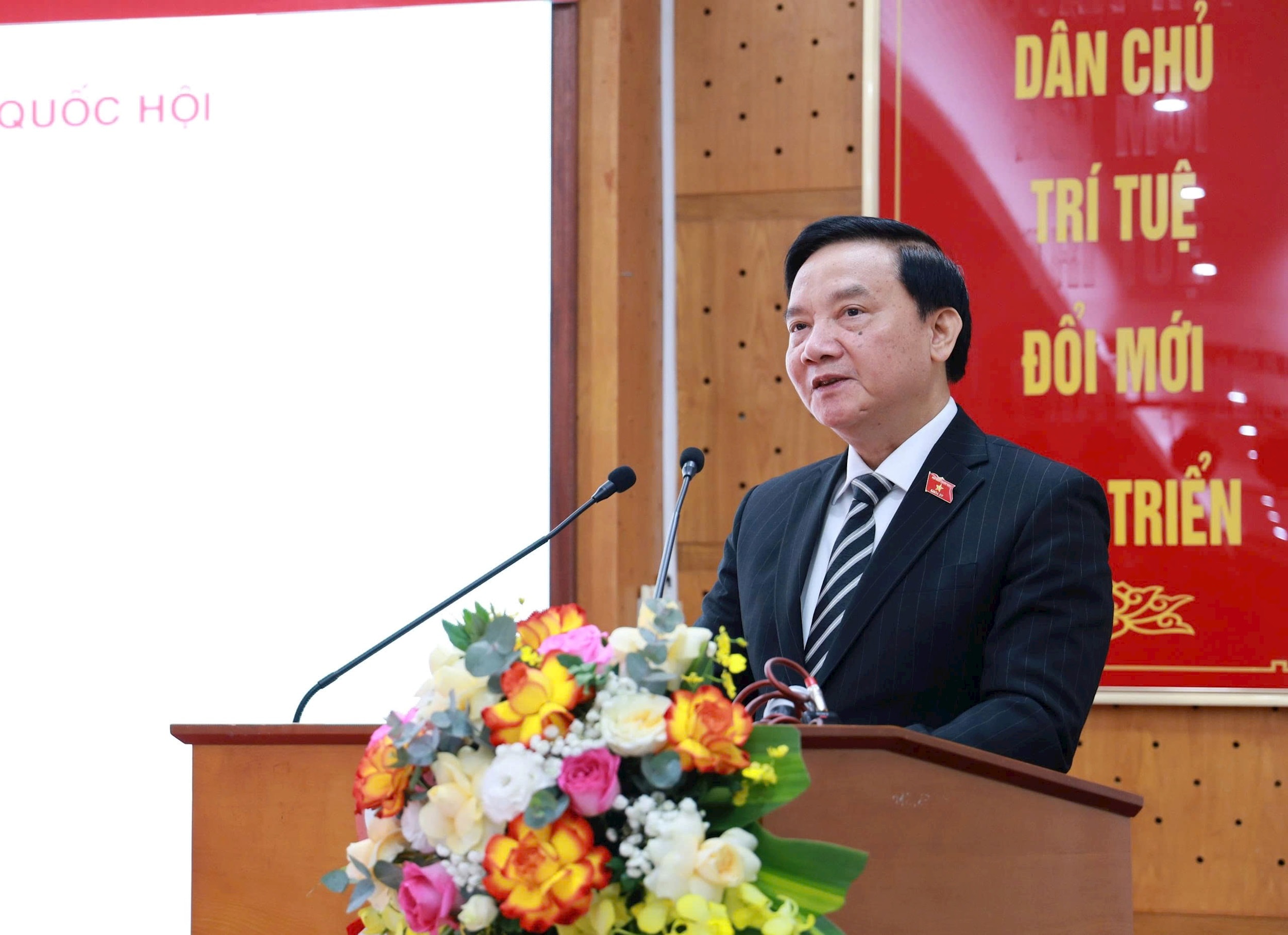sach-80-nam-quoc-hoi-5.jpg