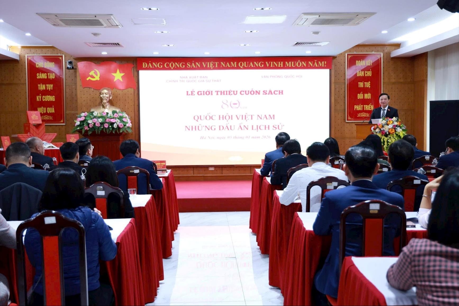 quang-canh-le-gioi-thieu-sach-qh.jpg