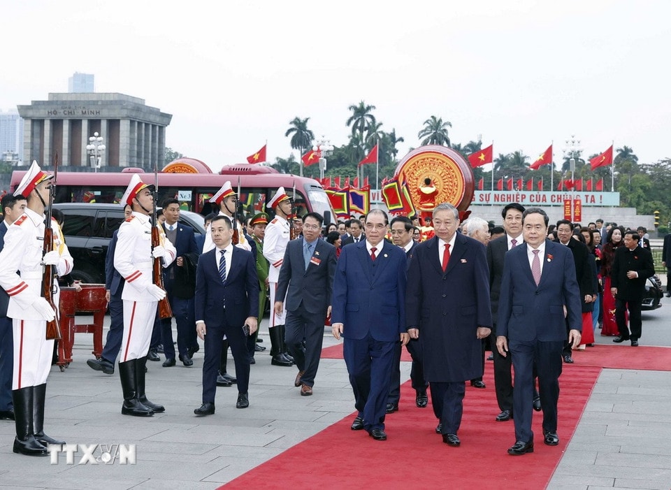 Tổng Bí thư Tô Lâm, các đồng chí lãnh đạo, nguyên lãnh đạo Đảng, Nhà nước dự Lễ kỷ niệm. (Ảnh: Thống Nhất/TTXVN)
